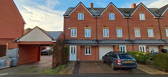 5 Bedroom End Terrace House To Rent In Three Valleys Way, Bushey, WD23