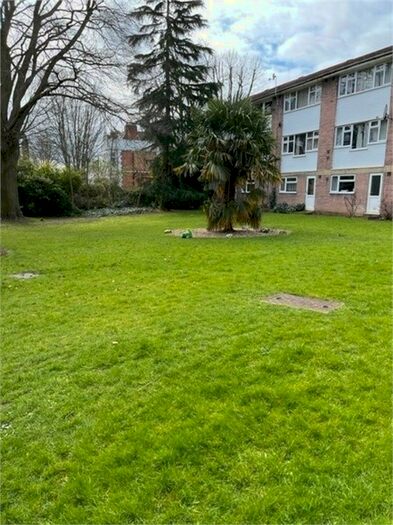 2 Bedroom Flat To Rent In Thornbury Road, Isleworth, Greater London, TW7