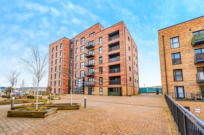 1 Bedroom Flat For Sale In Elm Quay, Thomas Blake Avenue, Southampton, SO14