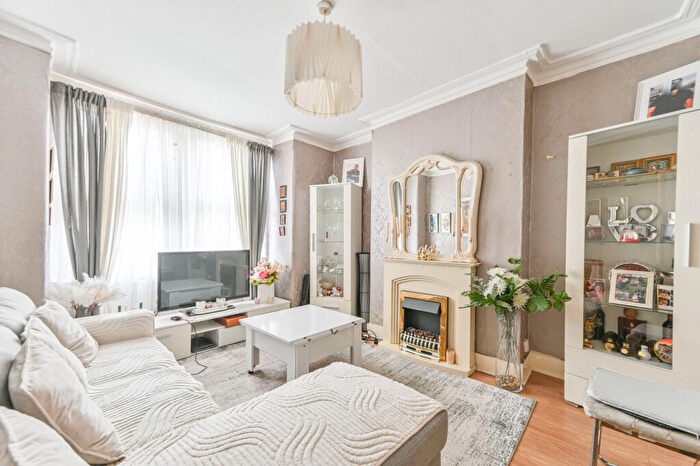 3 Bedroom Flat For Sale In Deacon Road, Dollis Hill, London, NW2