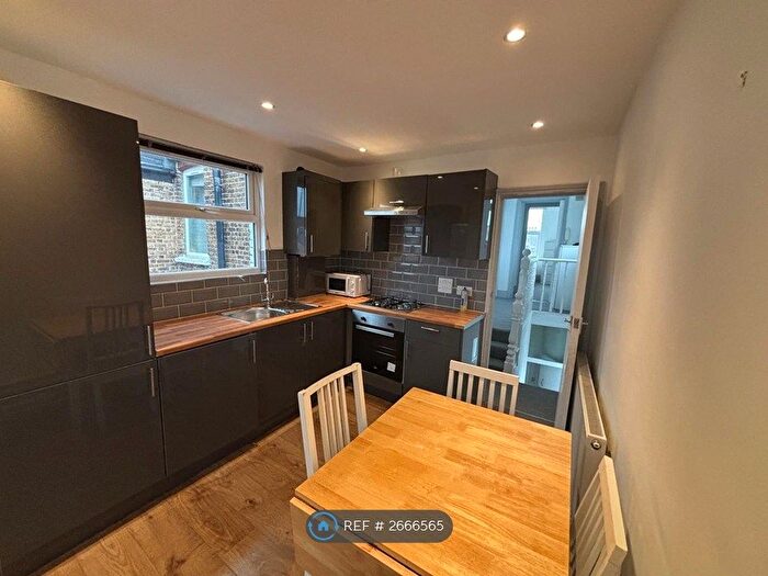 3 Bedroom Flat To Rent In Allestree Road, London, SW6