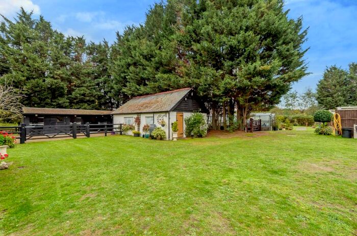 4 Bedroom Detached House For Sale In Waldens Road Orpington, BR5