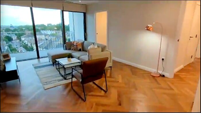 2 Bedroom Flat For Sale In Hampton House, Krp, Fulham Broadway, SW6