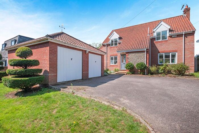 4 Bedroom Detached House For Sale In Fern Lodge, Browston Lane, Browston, Great Yarmouth, Norfolk, NR31