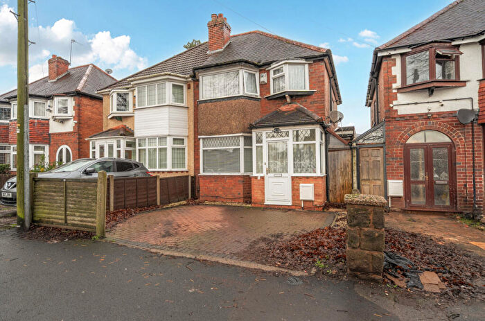 3 Bedroom Semi-Detached House For Sale In School Road, Yardley Wood, Birmingham, B14