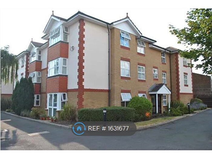 2 Bedroom Flat To Rent In Poynder Lodge, Isleworth, TW7