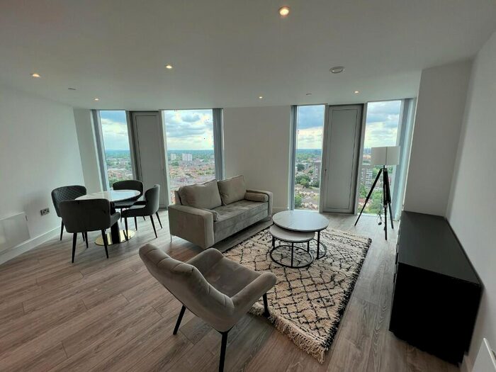 2 Bedroom Apartment To Rent In Thr, Silvercroft Street, Manchester, Greater Manchester, M15