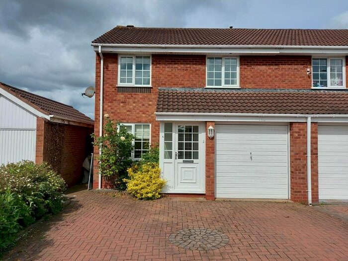 3 Bedroom Semi-Detached House To Rent In Far Highfield, Sutton Coldfield, B76