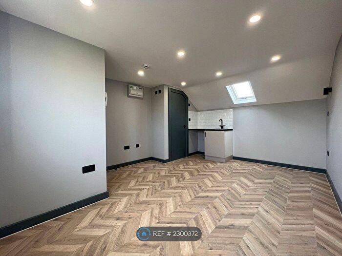 Studio To Rent In St. Margarets Road, London, N17