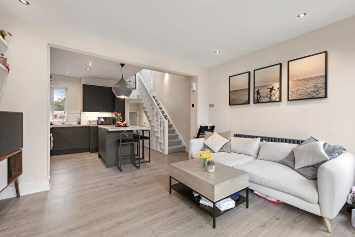 2 Bedroom Apartment To Rent In Ivy Road, London, NW2