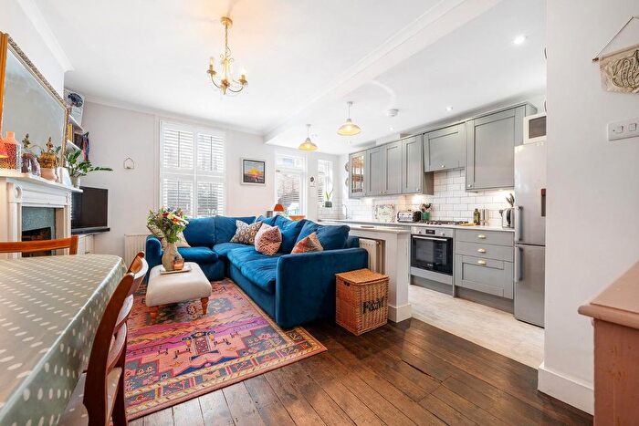 2 Bedroom Flat For Sale In Yukon Road, SW12