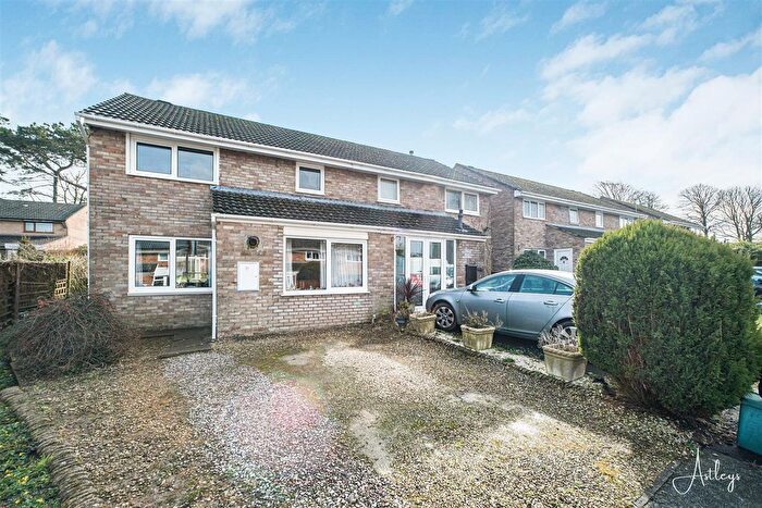 3 Bedroom Semi-Detached House For Sale In Landor Drive, Loughor, Swansea, SA4