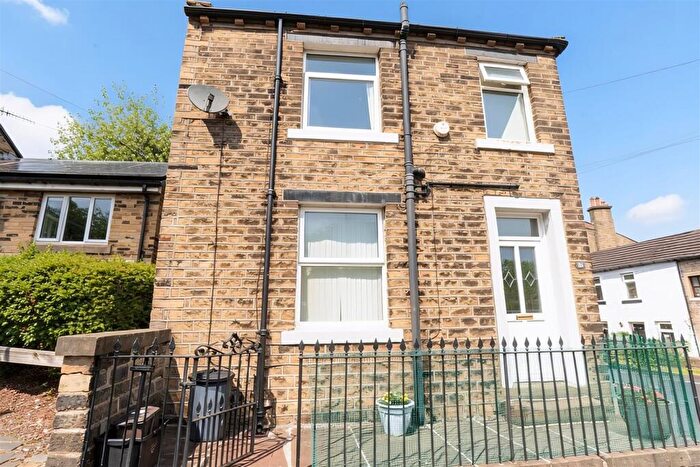 1 Bedroom End Of Terrace House For Sale In Station Road, Holywell Green, HX4