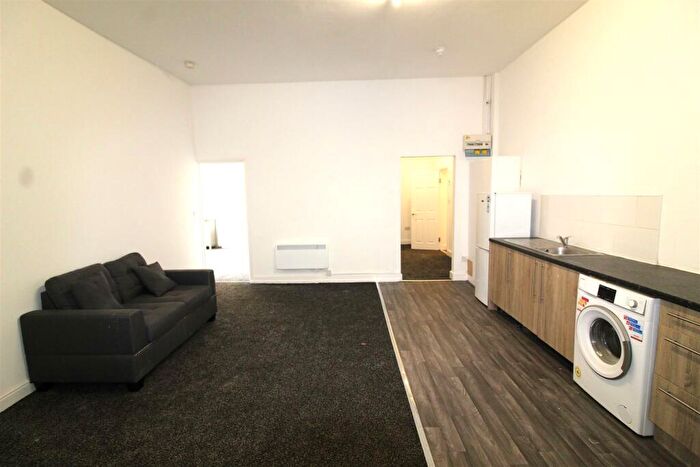 2 Bedroom Flat To Rent In Blaby Road, Wigston, LE18