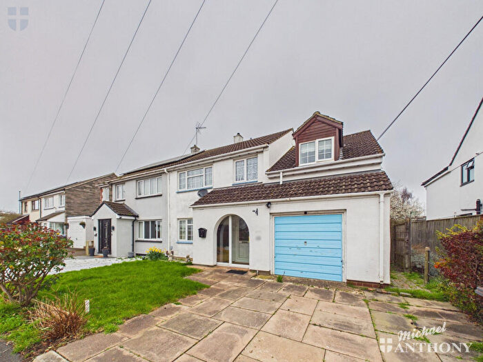 5 Bedroom Semi Detached House For Sale In Ivinghoe View, Aylesbury, HP20