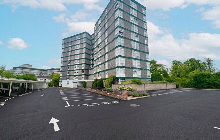 3 Bedroom Flat For Sale In Oxford Road, Denham, UB9