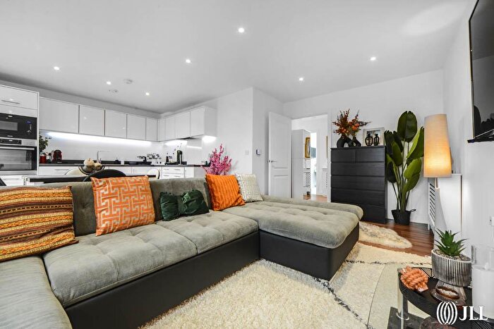 2 Bedroom Apartment To Rent In Southmere Building, London, E15