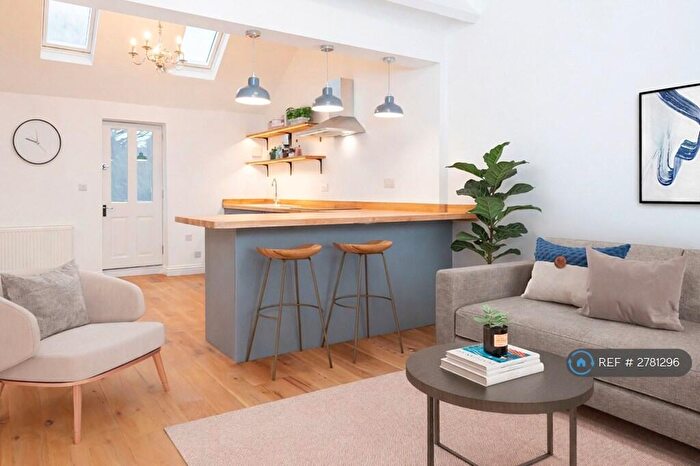 2 Bedroom Flat To Rent In High Street, Wargrave, Reading, RG10