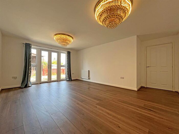 5 Bedroom Detached House To Rent In Vickers Close, Gedling, Nottingham, NG4