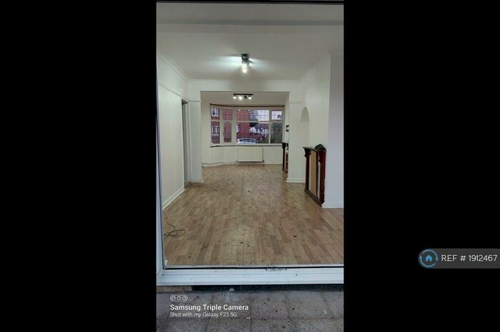 3 Bedroom Terraced House To Rent In High Road, Romford, RM6