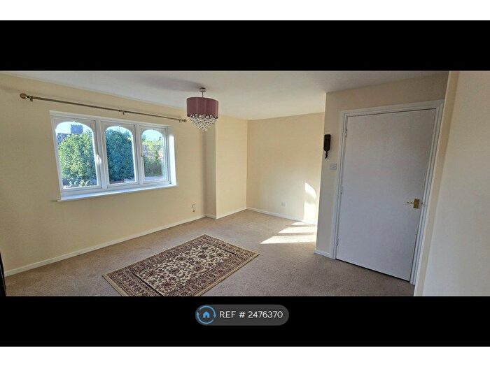 2 Bedroom Flat To Rent In The Lindens, Towcester, NN12