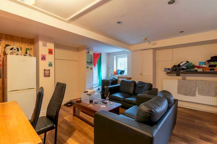 4 Bedroom House To Rent In Royal Park Avenue, Hyde Park, Leeds, LS6