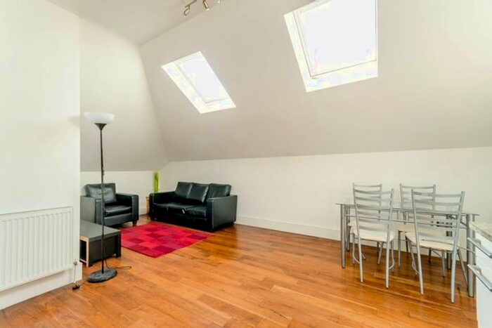 2 Bedroom Flat To Rent In Finsbury Park Road, Finsbury Park, London, N4