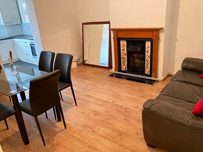 5 Bedroom Semi-Detached House To Rent In Very Near Maple Grove Area, Ealing South, W5