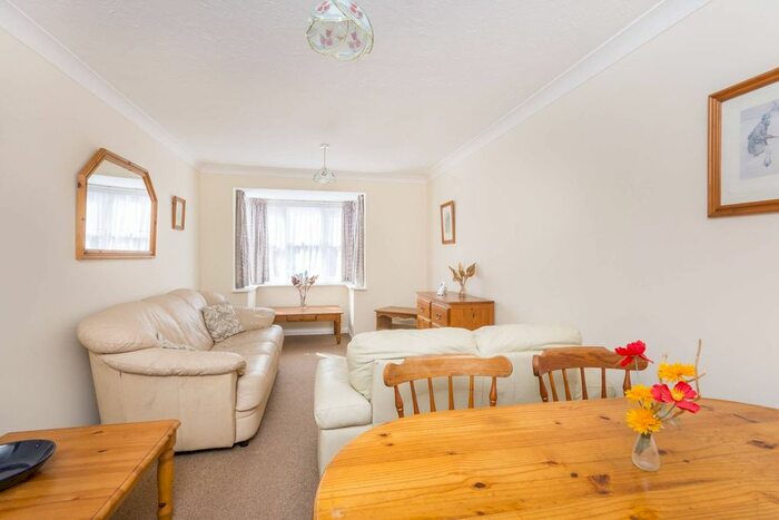 1 Bedroom Flat To Rent In Mangles Road, Guildford, GU1