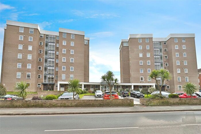 2 Bedroom Flat To Rent In Boscombe Cliff Road, Bournemouth, BH5