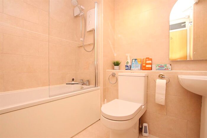 1 Bedroom Flat To Rent In Weymouth Court, Bath, BA1