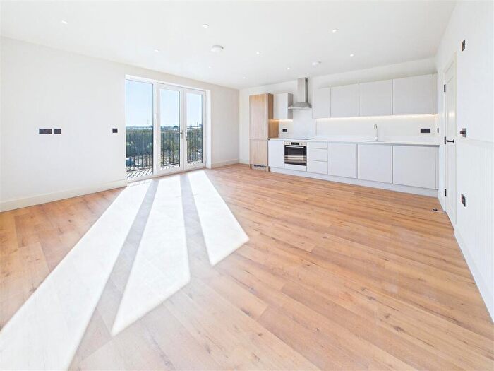 3 Bedroom Apartment To Rent In Hoffmanns Way, Chelmsford, CM1