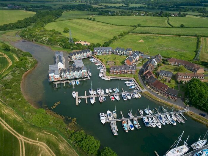 3 Bedroom End Of Terrace House To Rent In Cormorant Grove, PO30