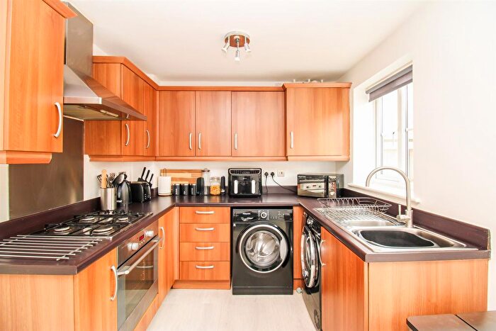 2 Bedroom Town House For Sale In Rosehip Walk, Castleford, WF10