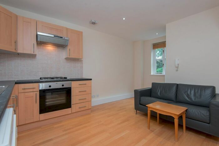 1 Bedroom Flat To Rent In Upper Street, London, N1