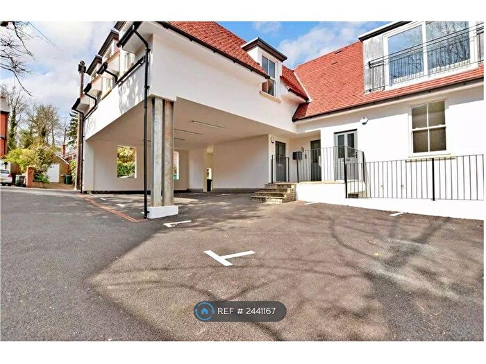 1 Bedroom Flat To Rent In Hatchlands Road, Redhill, RH1