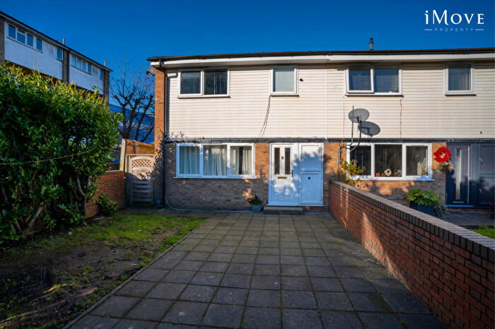 3 Bedroom Terraced House For Sale In Cornish Grove, London, SE20