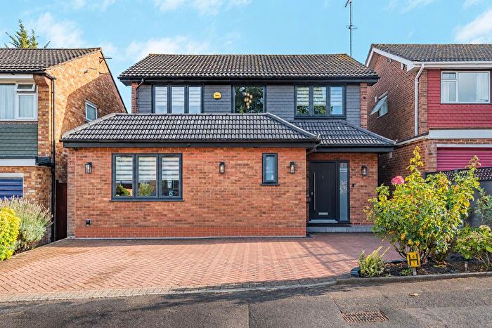 4 Bedroom Detached House For Sale In Robson Close, Western Enfield, EN2