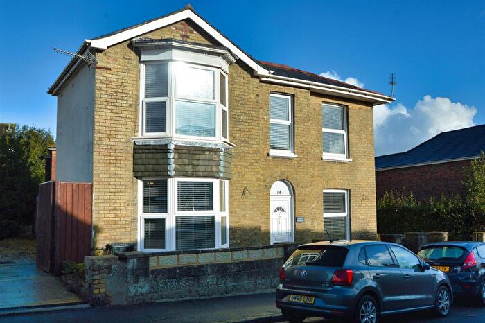 3 Bedroom Semi-Detached House For Sale In Central Ryde, PO33