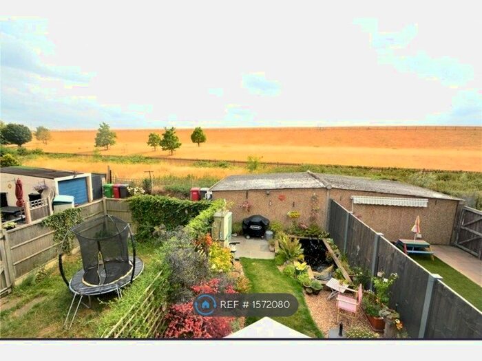 3 Bedroom Terraced House To Rent In Laburnum Grove, Langley, SL3