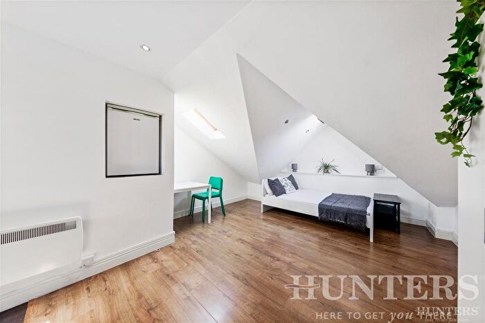 Studio To Rent In Springfield Road, London, N15