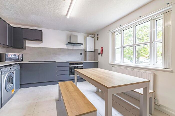 5 Bedroom House To Rent In Gadd Street, Nottingham, NG7