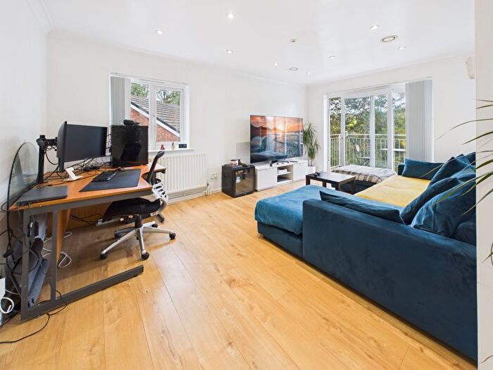 2 Bedroom Flat For Sale In Court Bushes Road, Whyteleafe, CR3