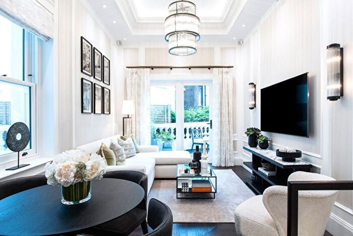 2 Bedroom Flat To Rent In Prince Of Wales Terrace, Kensington, London, W8