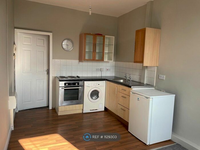 1 Bedroom Flat To Rent In Grange Avenue, Leeds, LS7