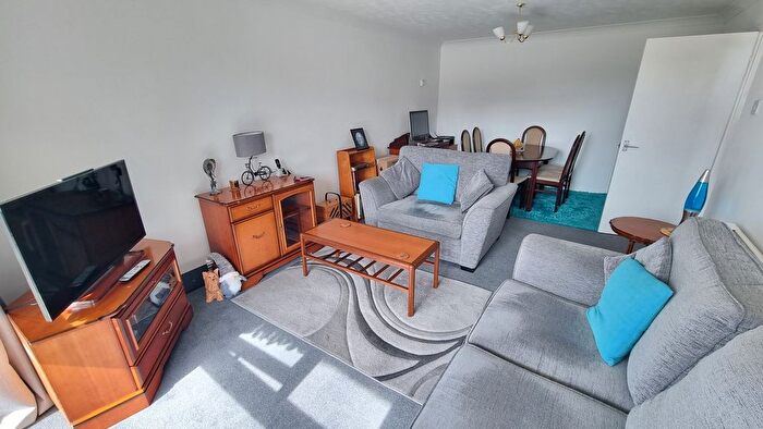 2 Bedroom Flat To Rent In Buckhurst Road, Bexhill On Sea, TN40