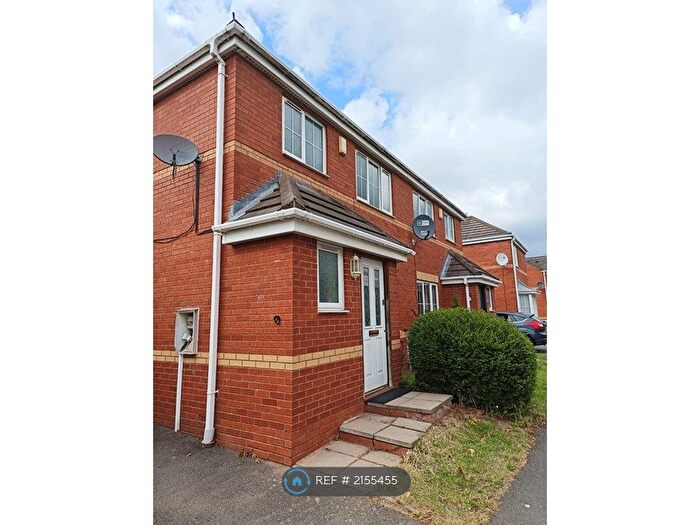 3 Bedroom Semi-Detached House To Rent In Gunton Avenue, Coventry, CV3