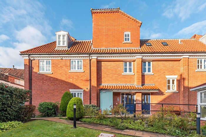 2 Bedroom Flat For Sale In Red Lion Street, Aylsham, NR11