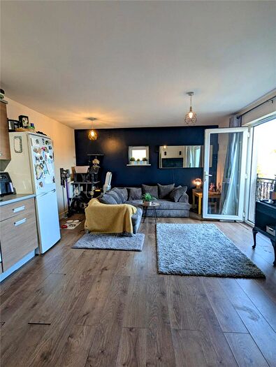2 Bedroom Flat For Sale In Hollybrook Park, Bristol, Somerset, BS15