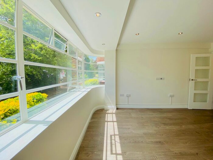 3 Bedroom Flat For Sale In Oman Avenue, London, NW2